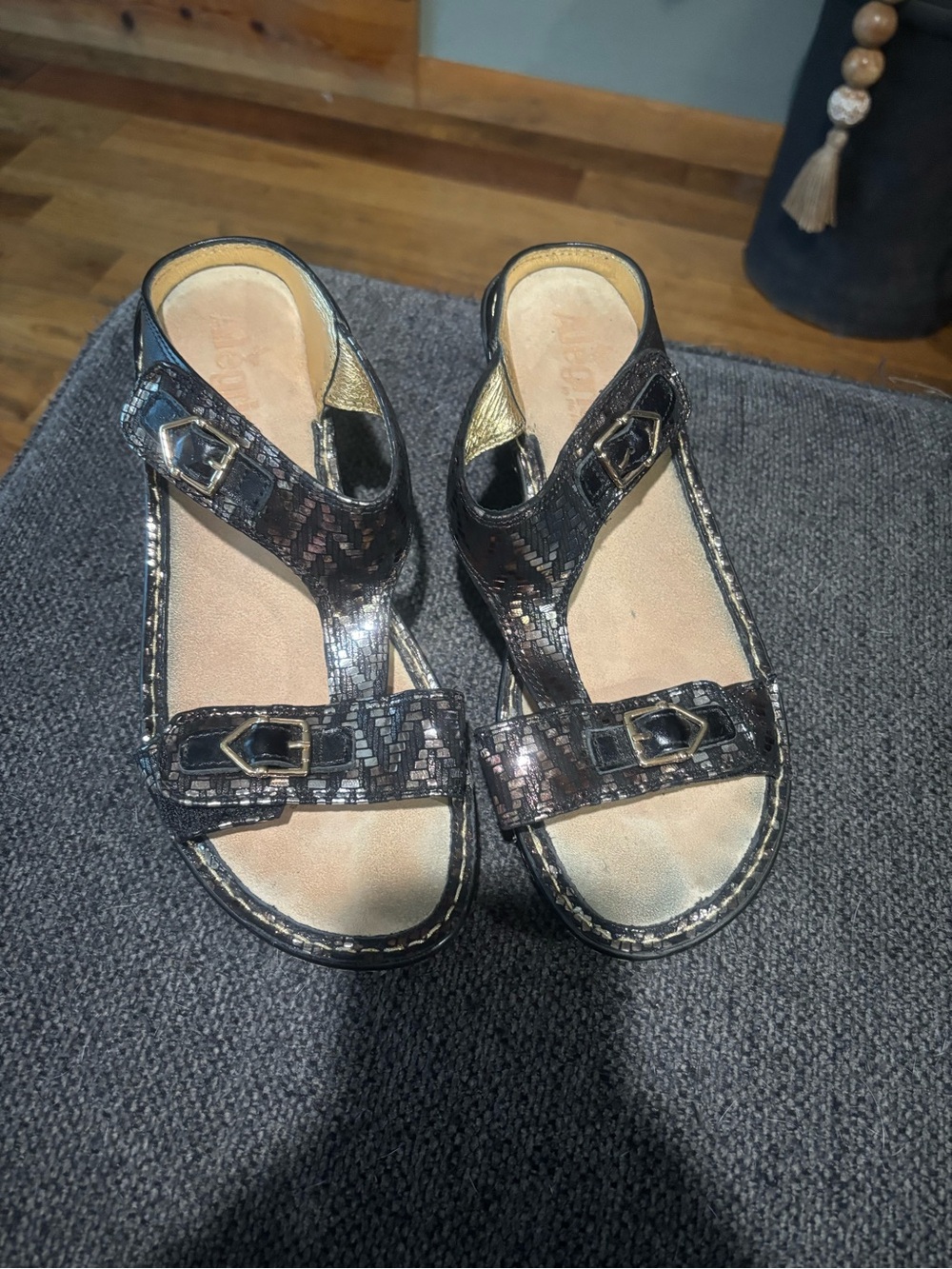 Alegria Black Leather Metallic Patterned Women’s Buckle Heeled Sandals Size 39